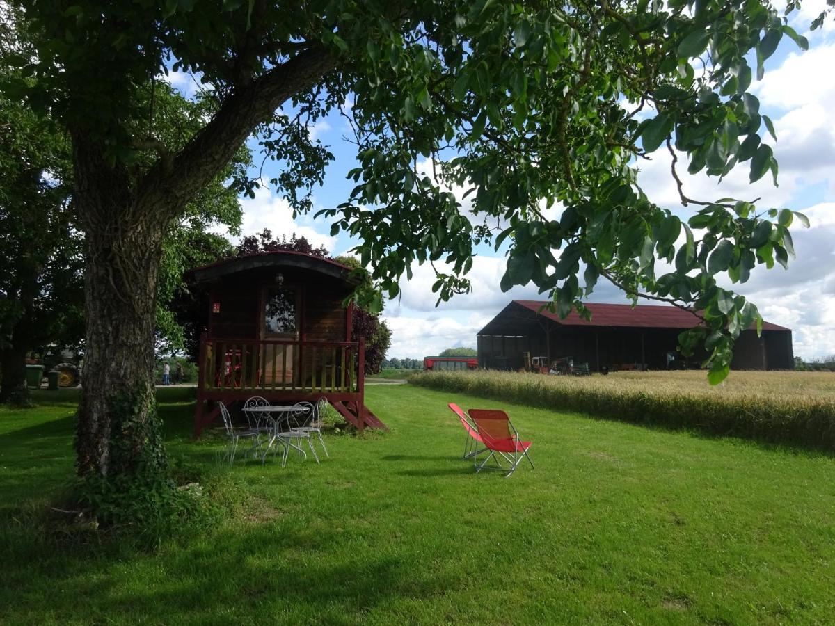 La Ferme De L'Isle Et Sa Roulotte Bed & Breakfast Avaray Екстериор снимка