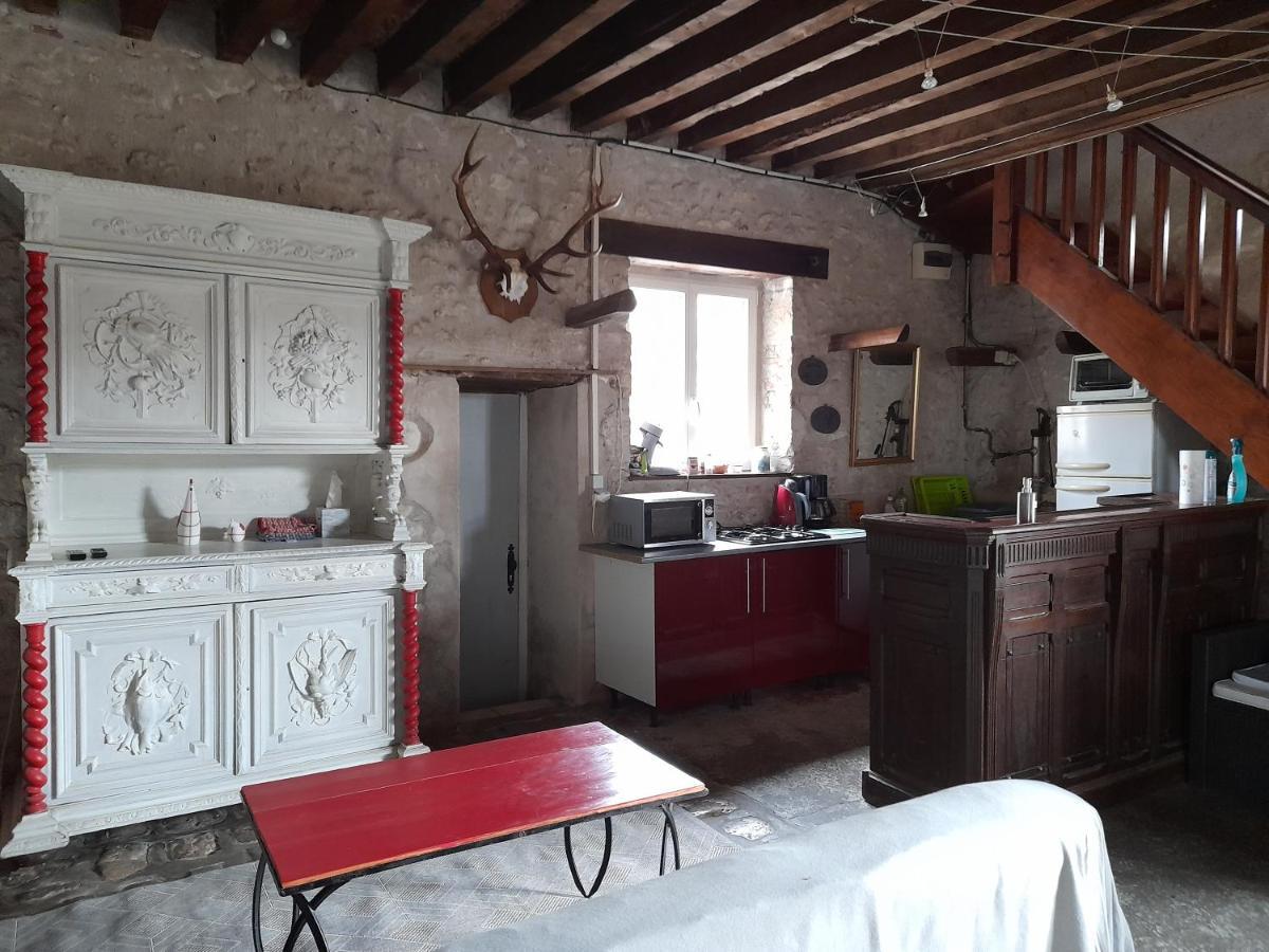 La Ferme De L'Isle Et Sa Roulotte Bed & Breakfast Avaray Екстериор снимка